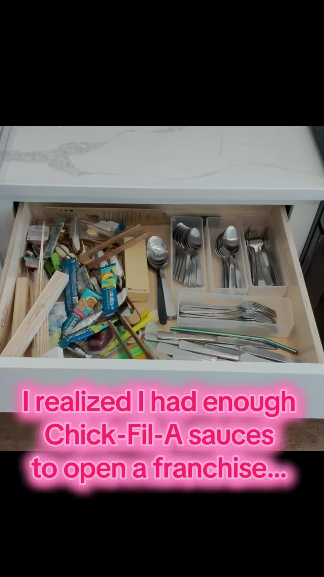 Follow me for 6 days of kitchen drawer organization! Day 2: