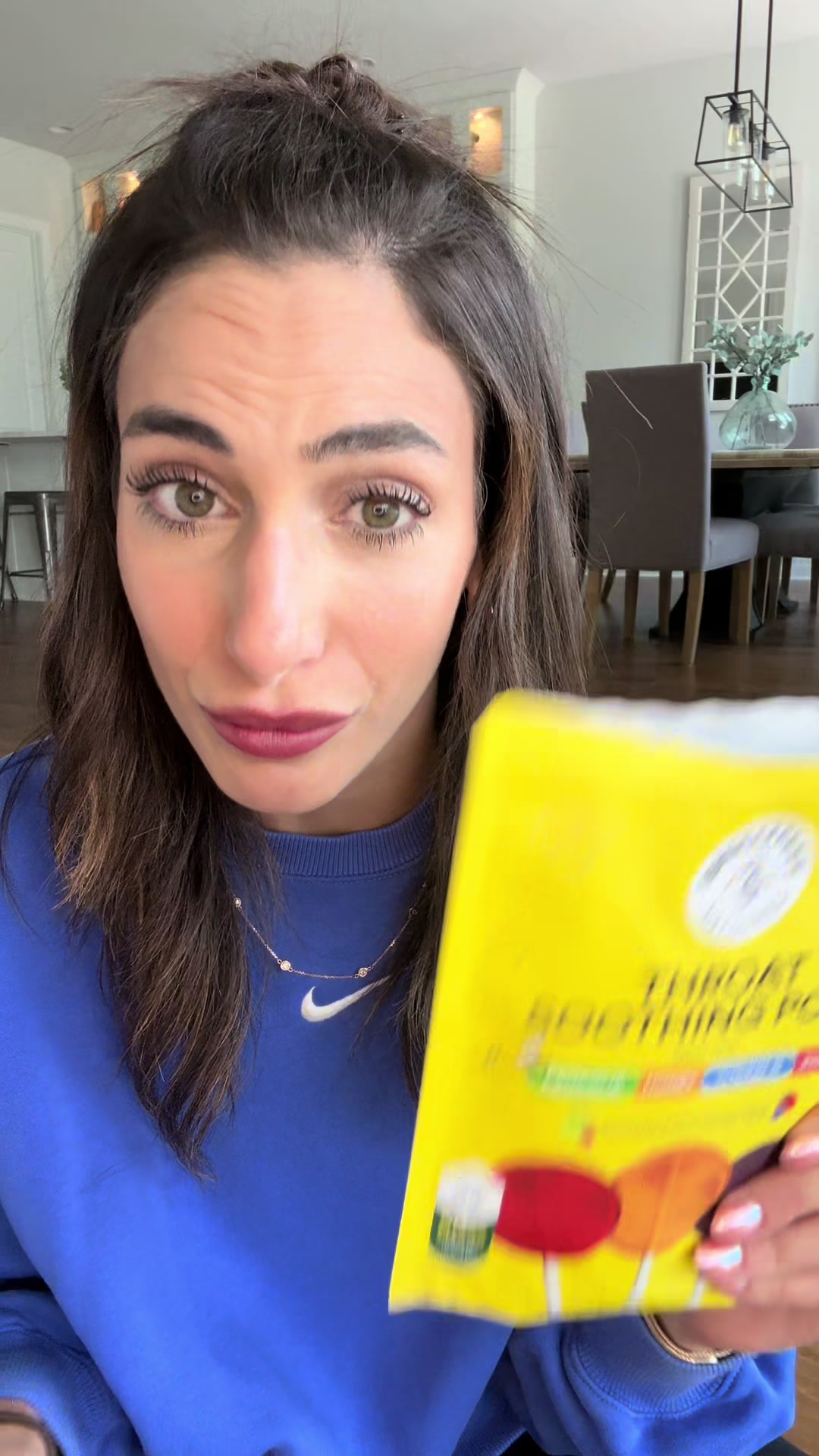 Allergy and sick season survival kit for moms 🤍 These Beekeeper’s Naturals throat soothing pops are packed with propolis, honey, vitamin D + zinc to help soothe scratchy throats fast. Keeping these stocked in my house for kids, travel days, and those “uh oh I feel something coming” moments. Easy wellness swap that actually tastes good 🍯🍭