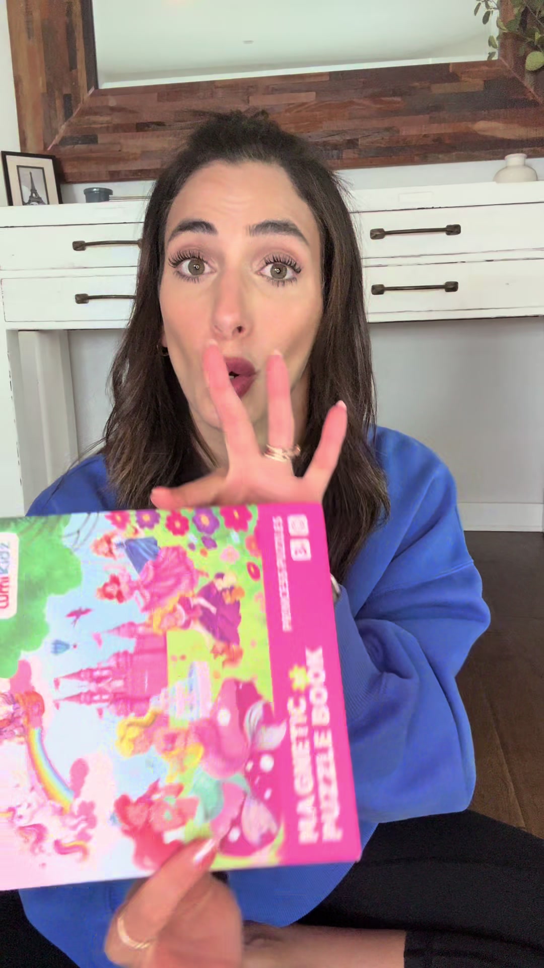 Screen-free entertainment that actually keeps my toddler busy 🎀 This magnetic princess puzzle book is coming everywhere with us this summer — car rides, restaurants, airplanes, doctor appointments… all the mom survival moments 😂 Compact, mess-free, and perfect for little princess lovers 👑✨