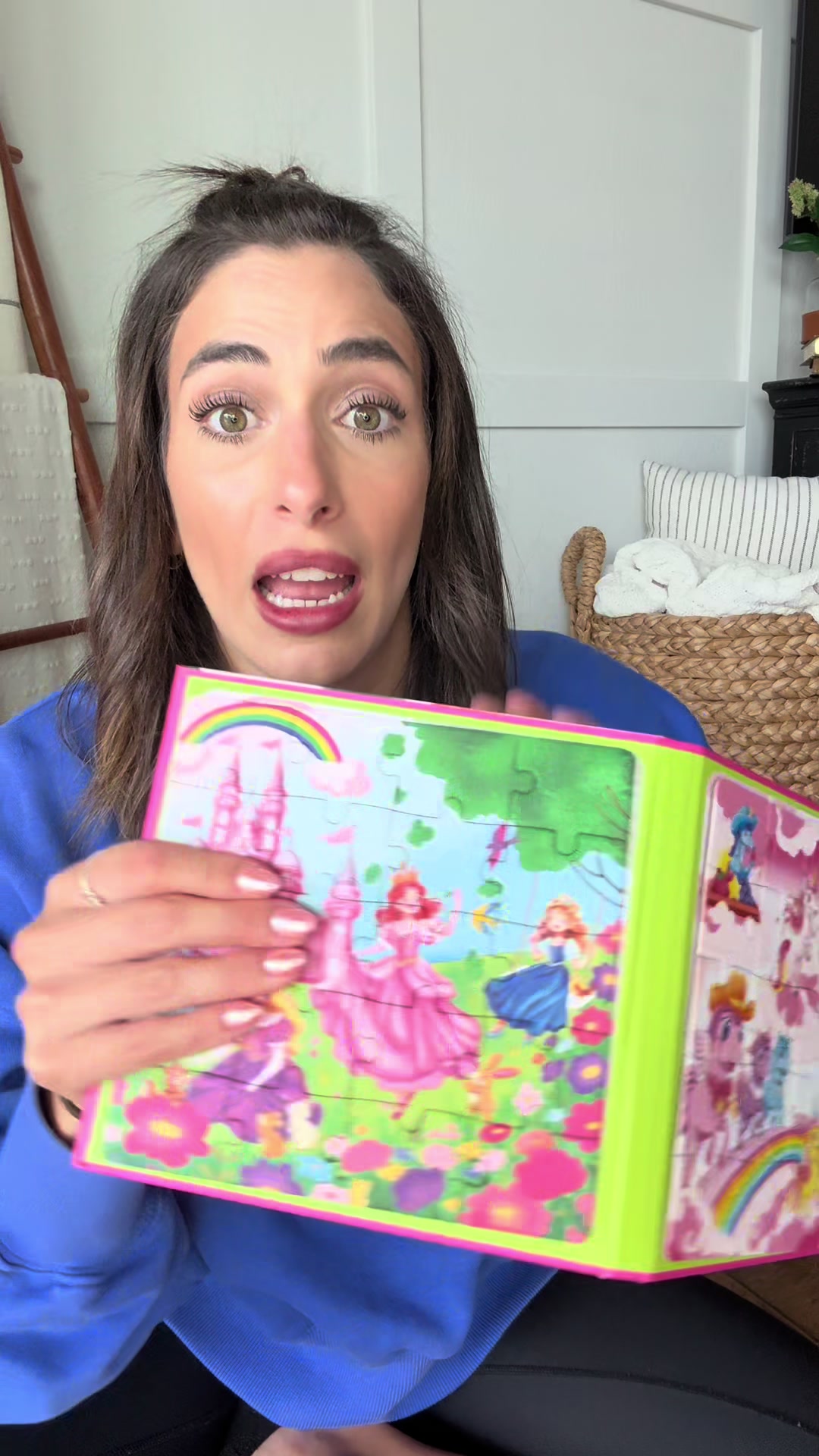 Screen-free entertainment that actually keeps my toddler busy 🎀 This magnetic princess puzzle book is coming everywhere with us this summer — car rides, restaurants, airplanes, doctor appointments… all the mom survival moments 😂 Compact, mess-free, and perfect for little princess lovers 👑✨
