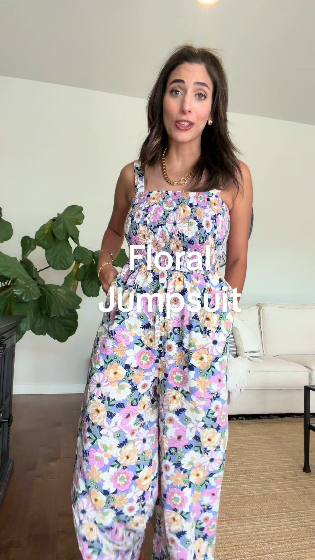 🌸 This floral jumpsuit is the definition of cute and comfortable. If you’re looking for a summer jumpsuit, vacation outfit, beach outfit, cruise outfit, or a fashion find that actually flatters, this is it. The wide leg fit, floral print, and pockets make it a must-have for summer.