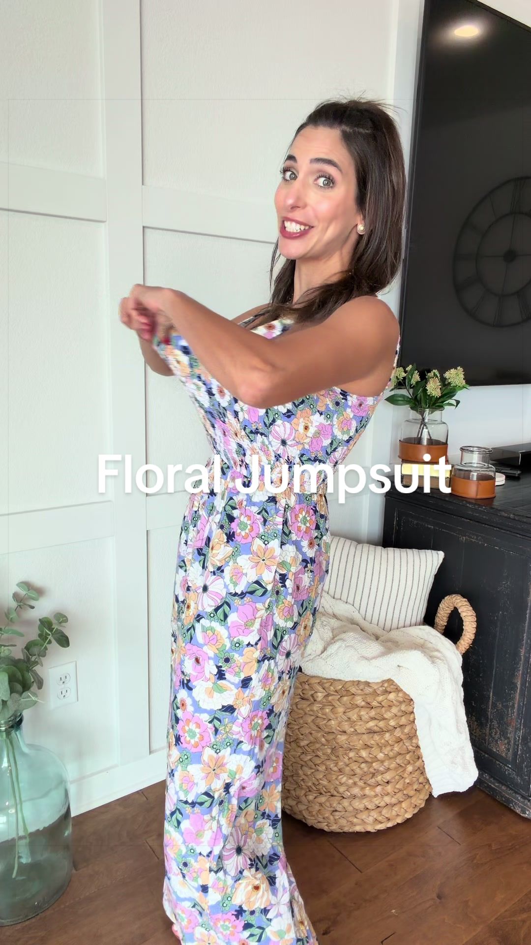 The outfit that made me stop overthinking what to wear 🌸✨ This jumpsuit is lightweight, flowy, ridiculously comfortable, and YES… it has pockets 🙌 Perfect for school drop-offs, errands, brunch, vacations, and all the mom-life chaos in between. Just throw it on, add sandals, and you’re out the door looking put together in seconds. Comfort ✔️ Cute ✔️ Mom-approved ✔️ SEO Keywords: women’s floral jumpsuit, casual jumpsuit for women, floral overalls jumpsuit, summer jumpsuit outfit, sleeveless jumpsuit women, wide leg jumpsuit, women’s one piece outfit, casual mom outfit, vacation outfit women, comfortable jumpsuit, spring fashion women, floral romper alternative, boutique fashion, everyday mom style, lightweight summer outfit, effortless outfit idea, women’s casual fashion, jumpsuit with pockets, travel outfit women, throw on and go outfit