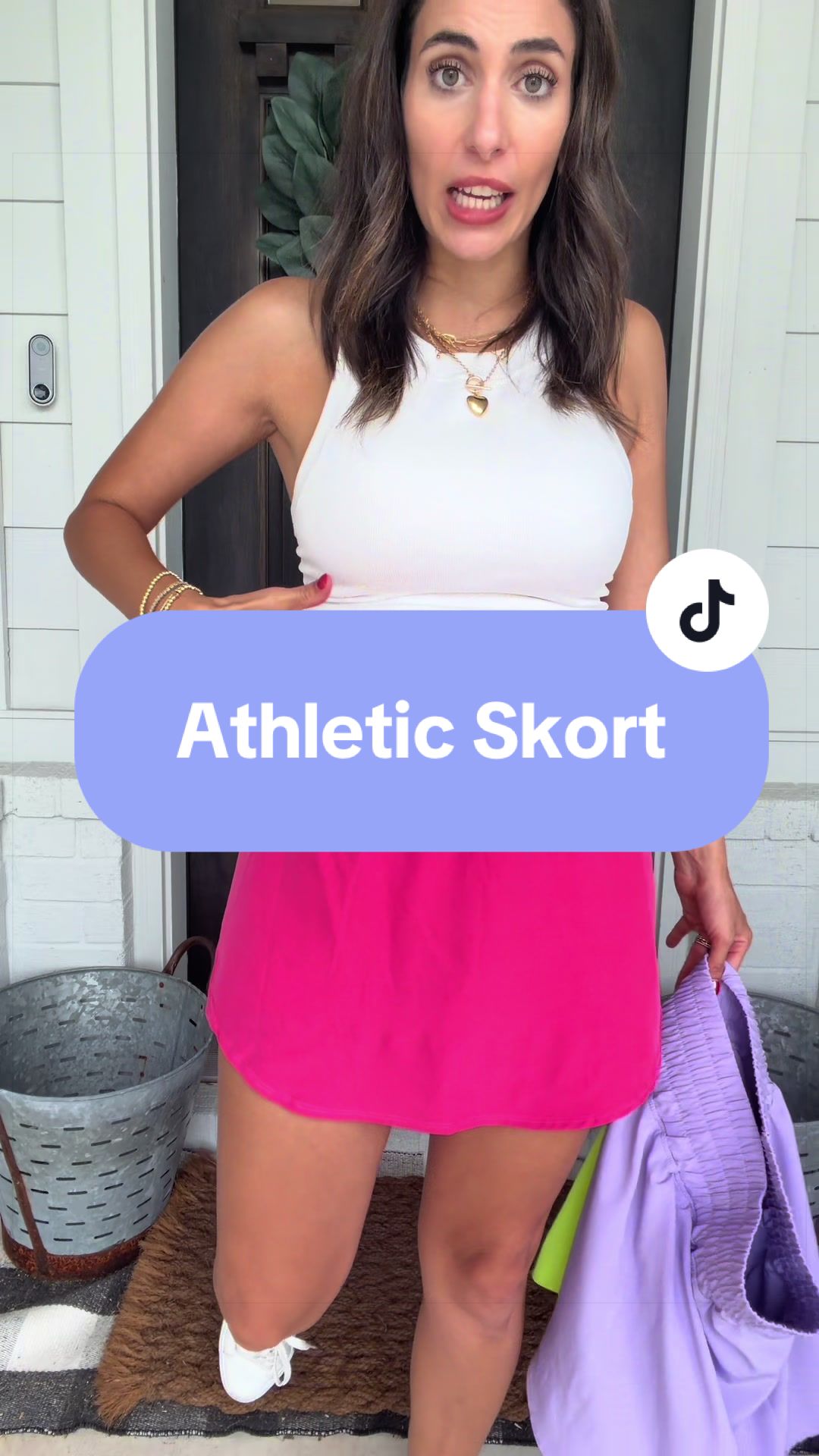 Moms, this is the athletic skort you’ll wear on repeat all summer. ☀️ High-waisted, built-in shorts, pockets, and actually flattering. Perfect for school drop-offs, errands, walks, the playground, pickleball, golf, and everyday mom life.