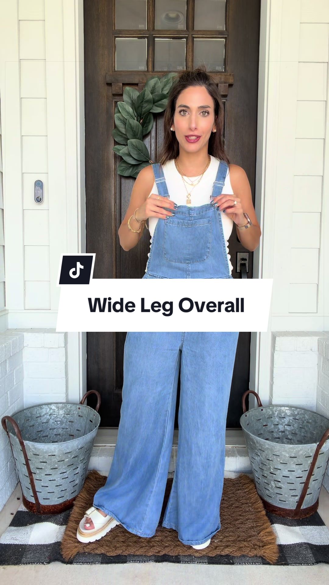 The cutest little wide leg overall! So soft and comfy, a one piece outfit that makes getting dressed so easy! Elevate your look with these wide leg overalls!