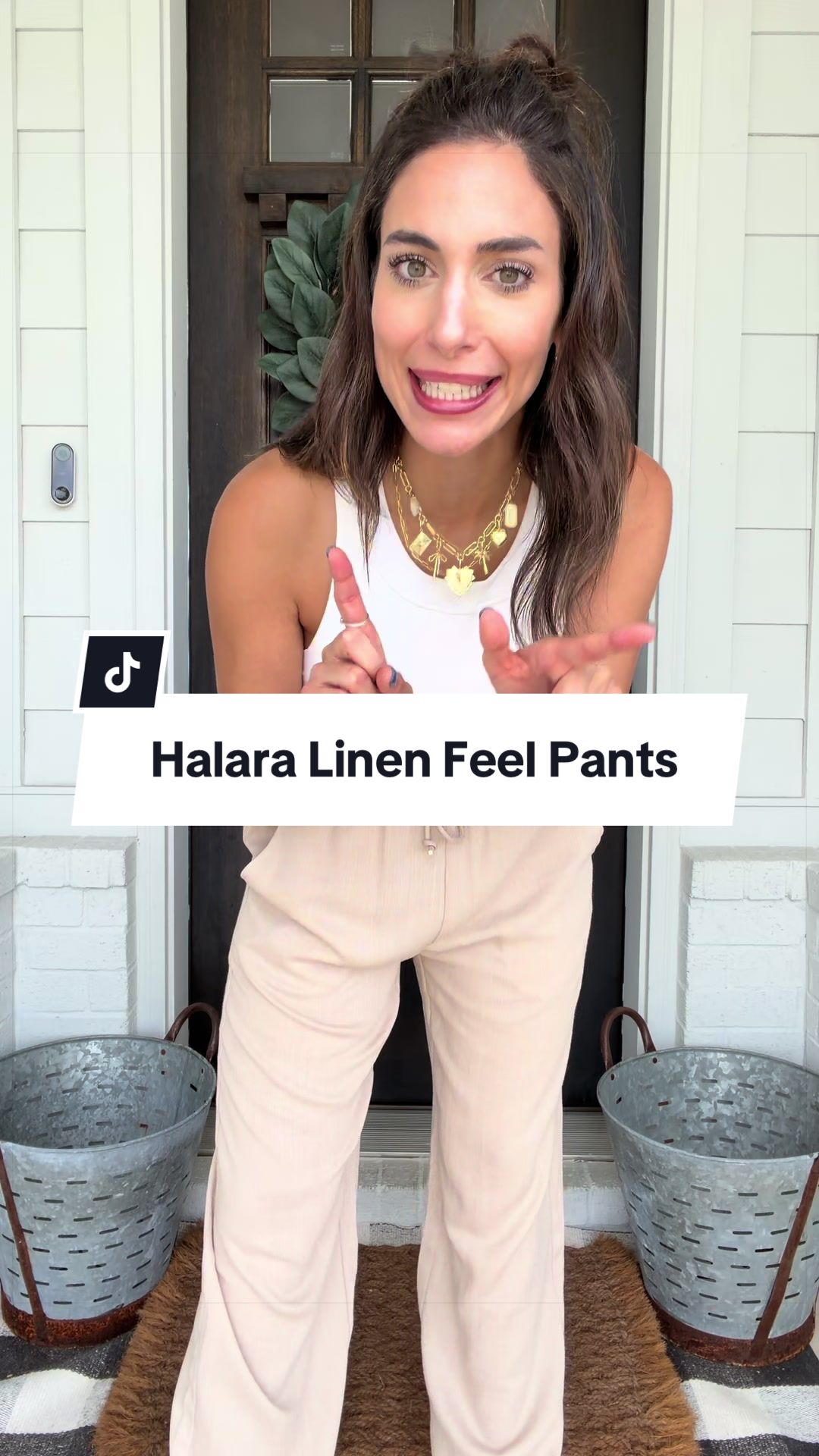 Halara linen feel pant that are wrinkle resistant and keep their shape!