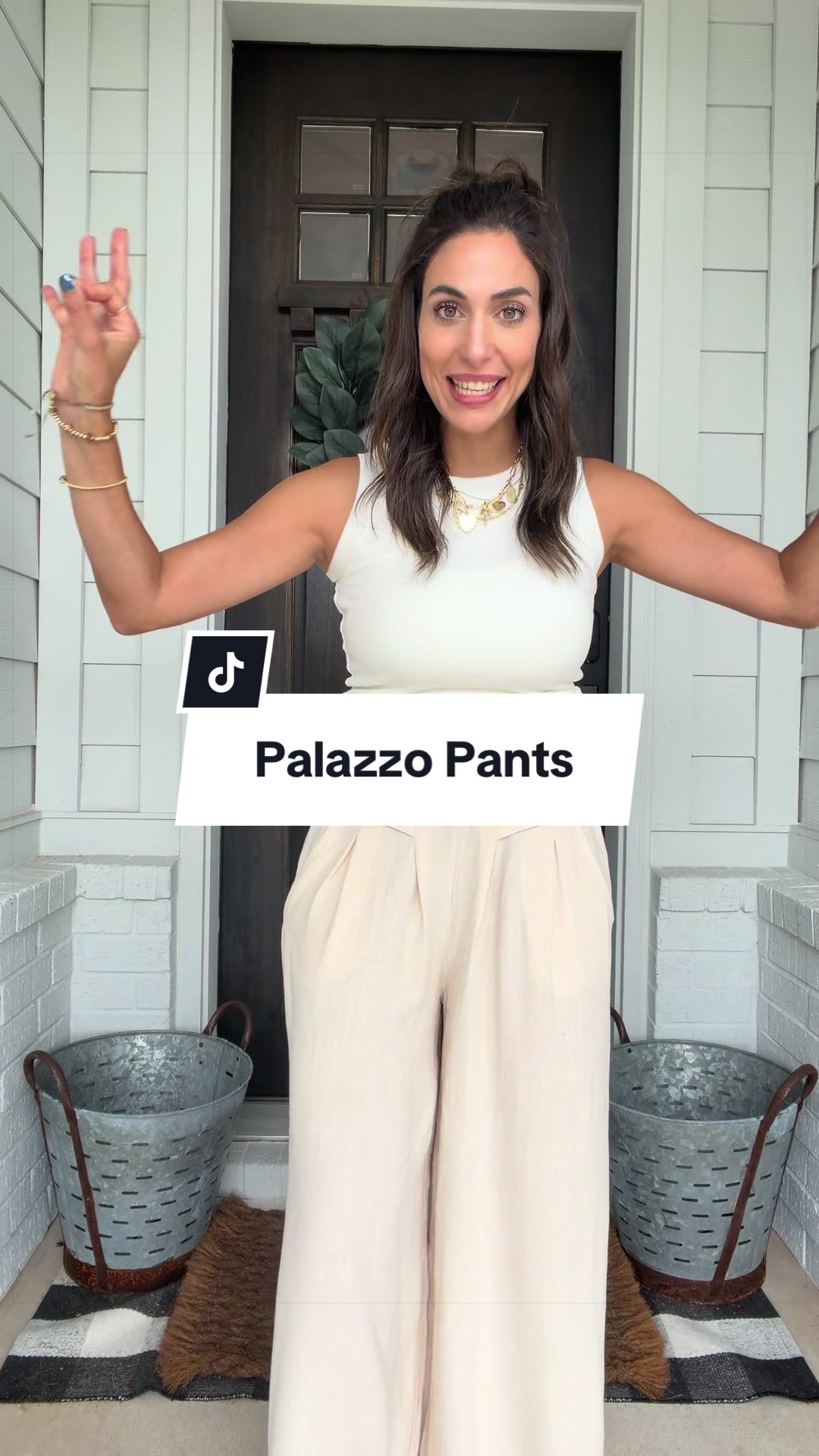 The cutest little linen palazzo pants with pleats!