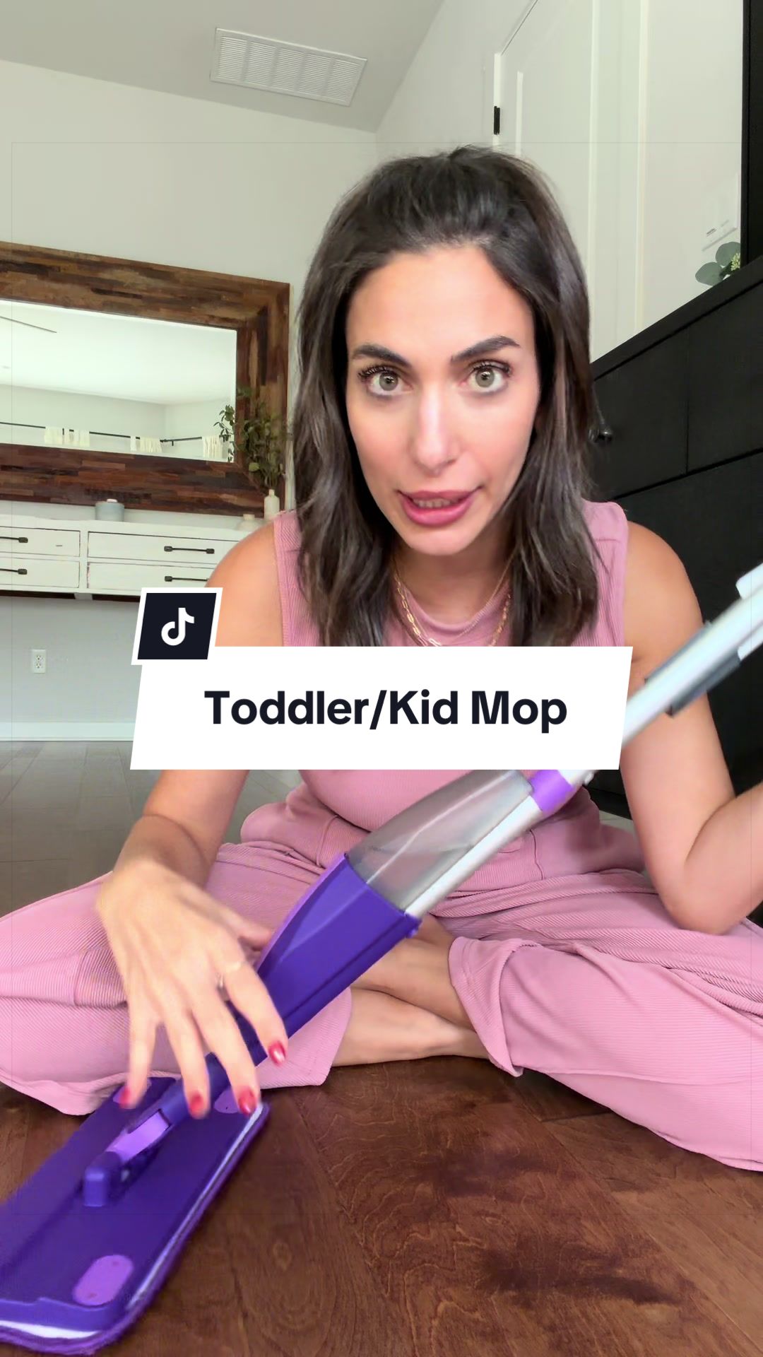 Work smarter and not hard moms! This toddler sized mop is the perfect toy that will actually help YOU 😂 and your kid will love feeling like they are just like you and actually helping!