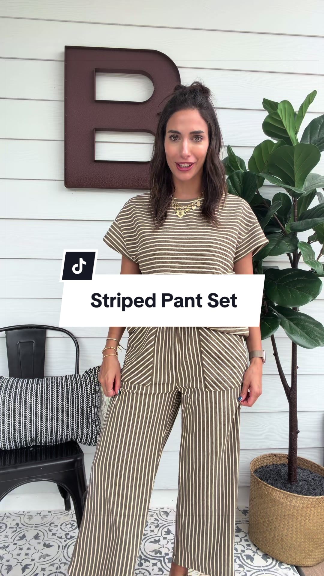 Cute striped matching pant set. Stretch waist, pockets, cropped pants.