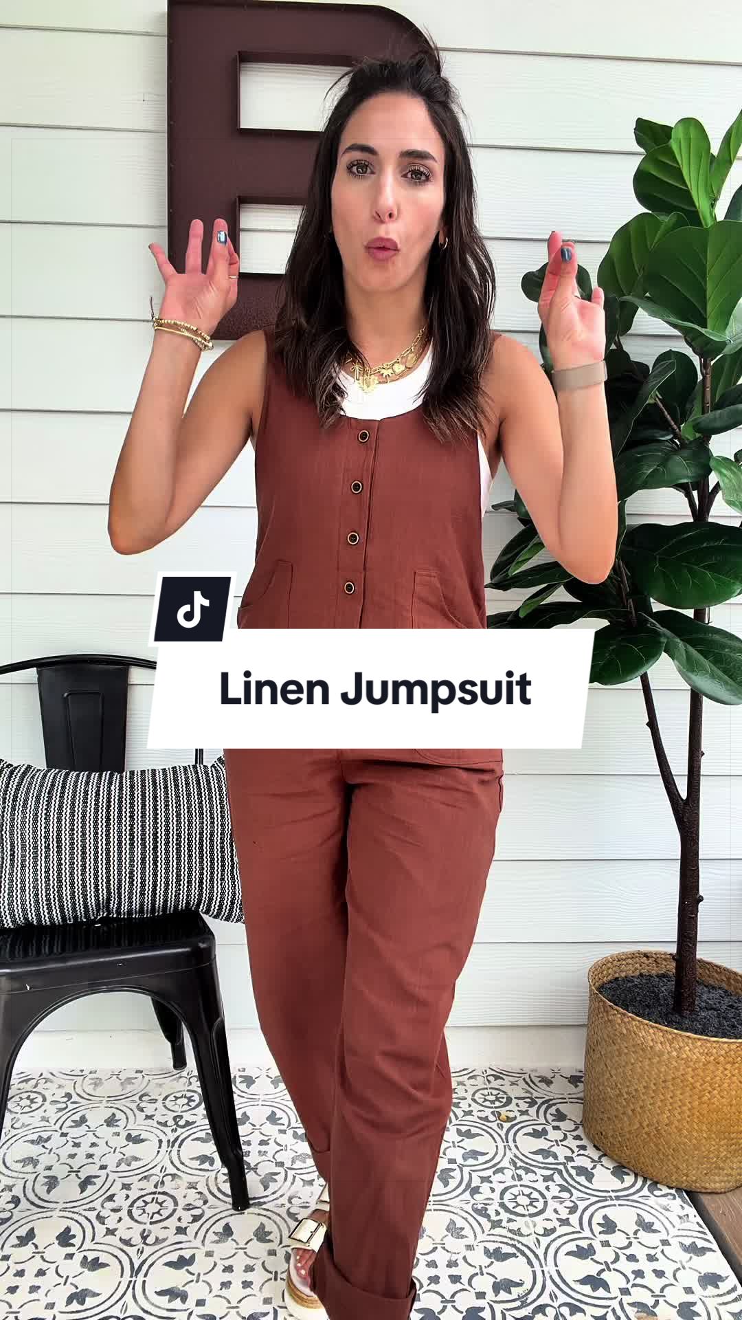 Linen jumpsuit with adjustable straps!