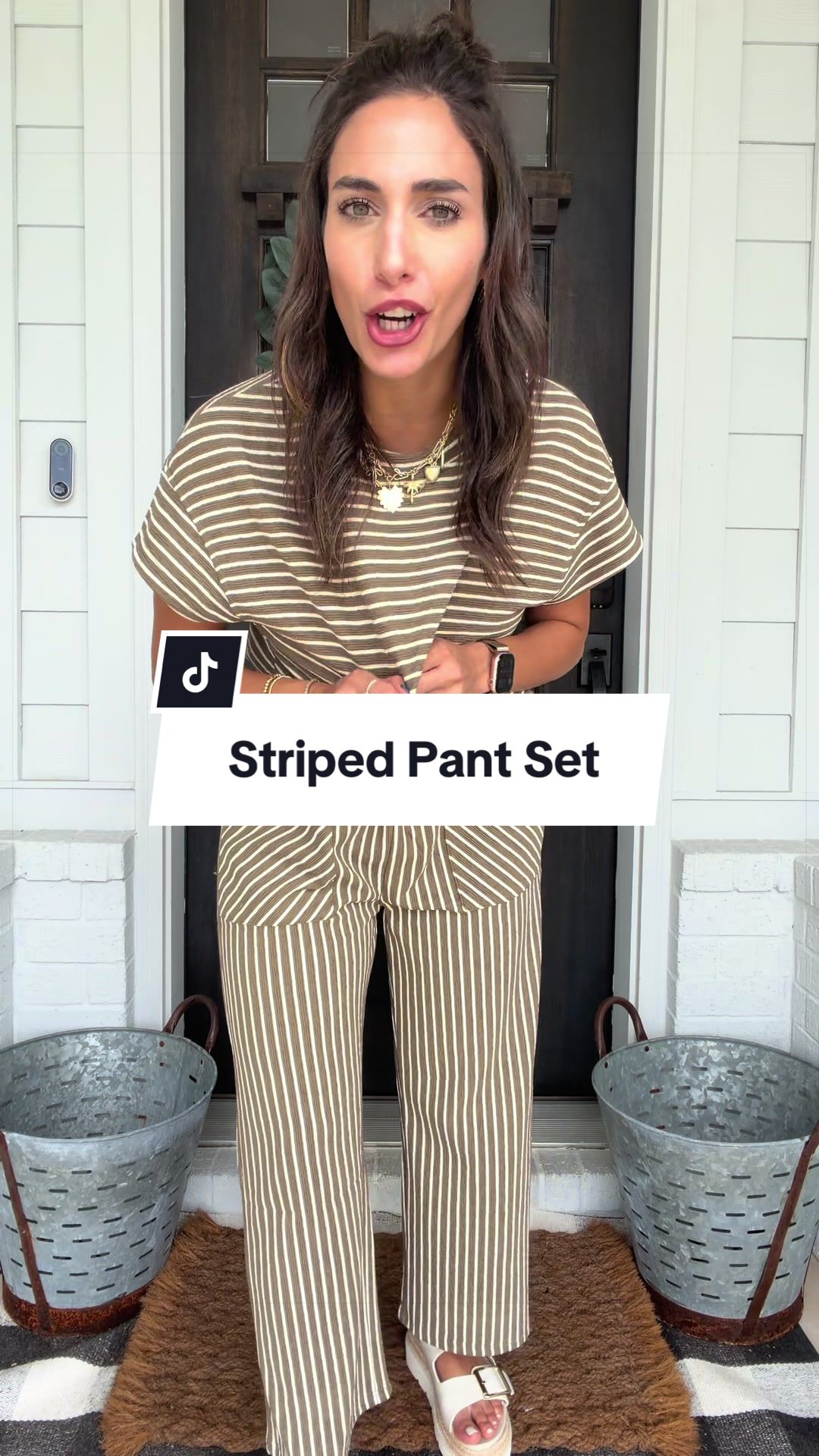 Pant matching set, super comfortable, cropped pants and YES, she has pockets!